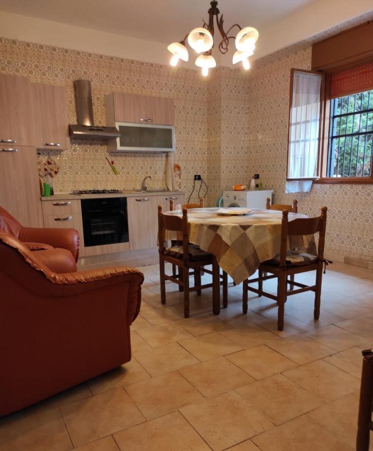 チーニジCasa Vacanza Di Maggioアパートメント エクステリア 写真